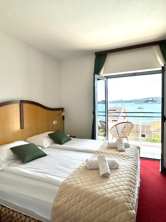 Deluxe Double Room with Balcony and Sea View